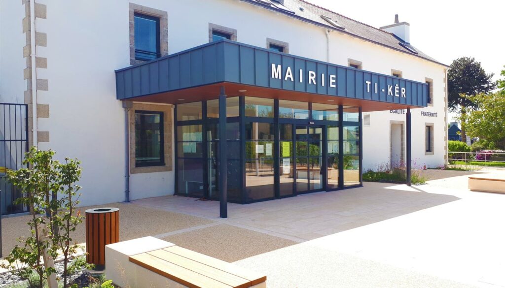 Porte d'entrée et chassis Mairie de Pluguffan - Finistère